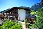 Gordons-Logde-Bock-Alte-Bundesstrasse-10-Itter-Haus-Sommer